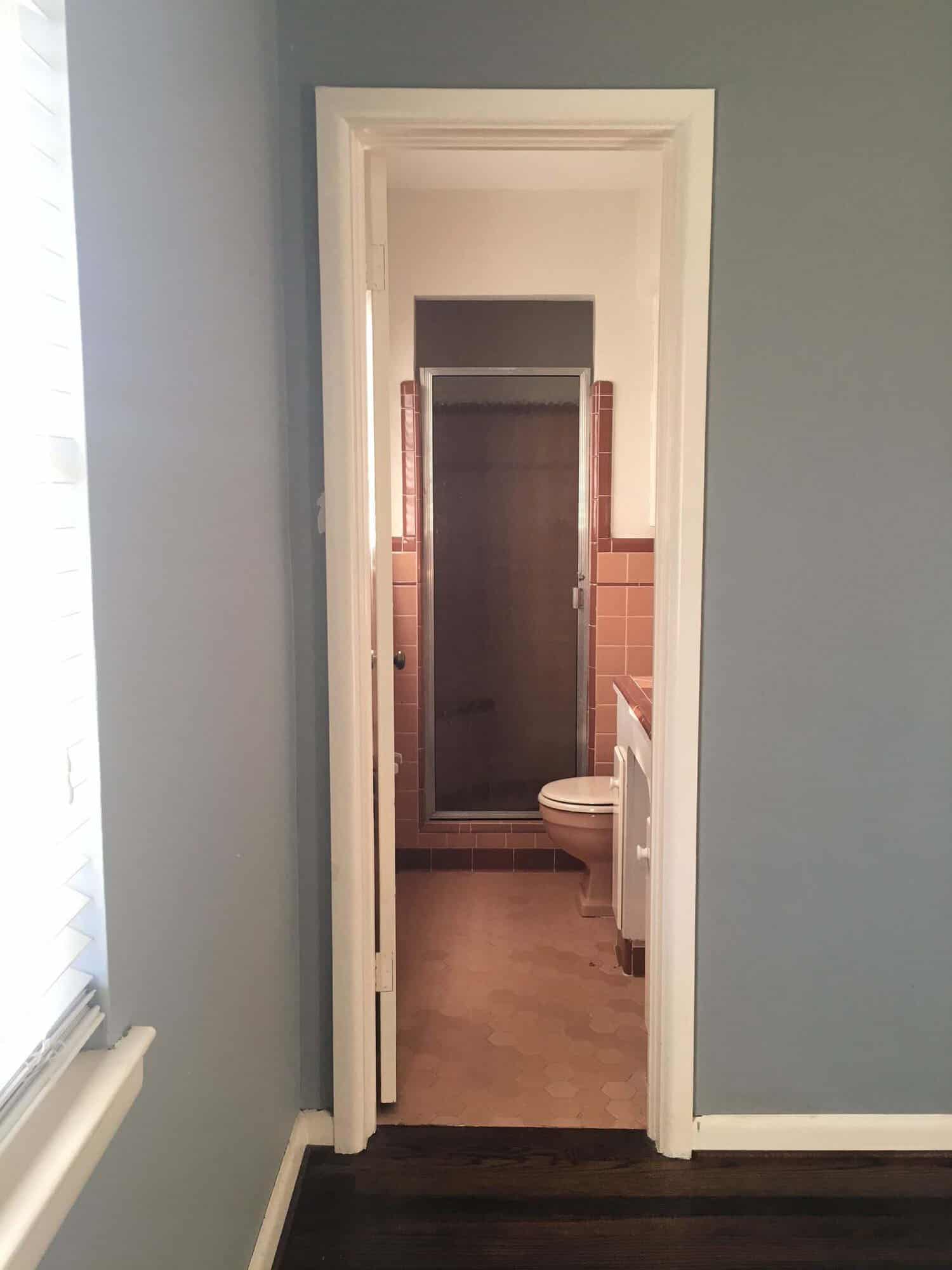 midcentury modern hall bathroom before the renovation