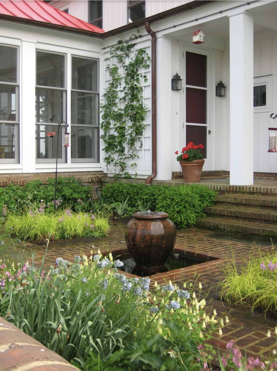 courtyard garden with a water feature