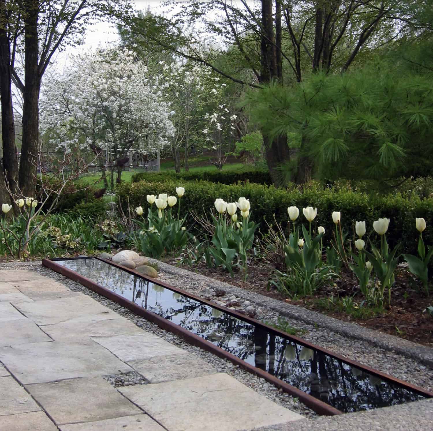 linear water feature element