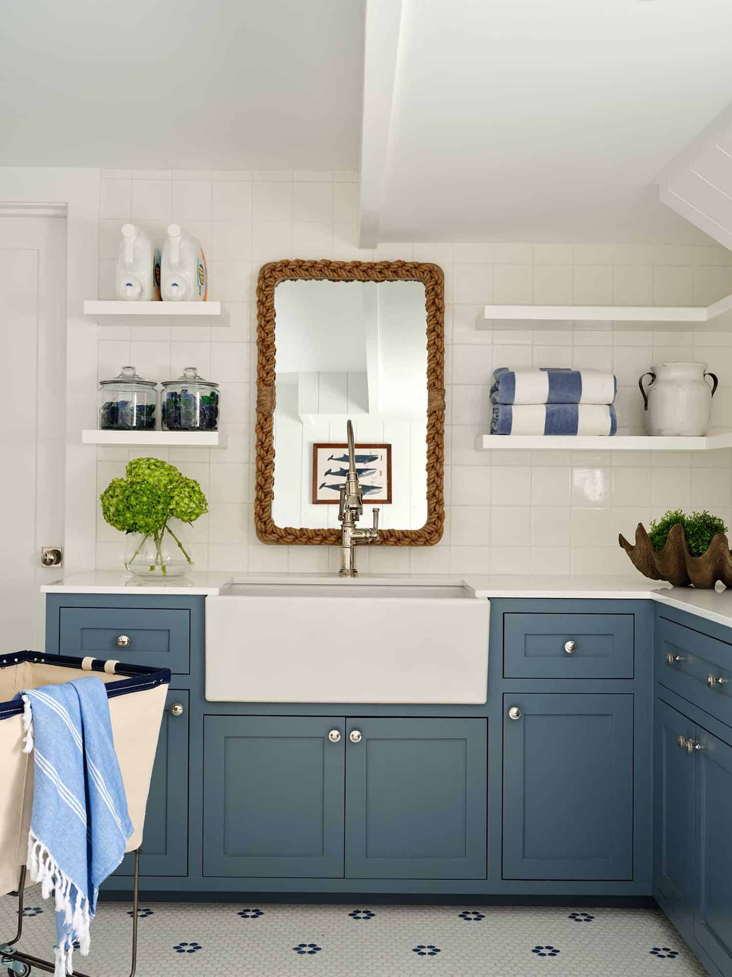 coastal-contemporary-laundry-room