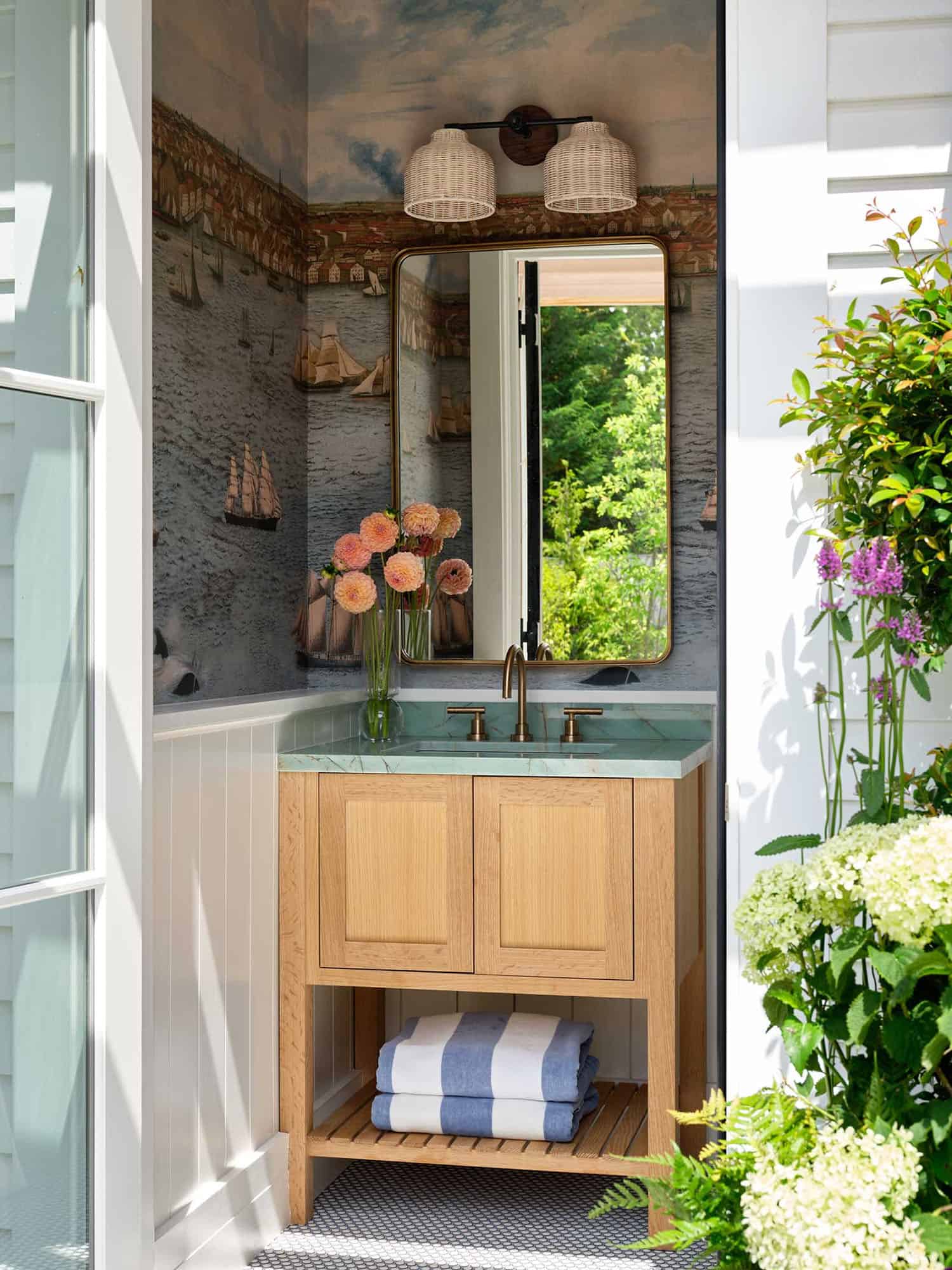 coastal-contemporary-pool-house-bathroom