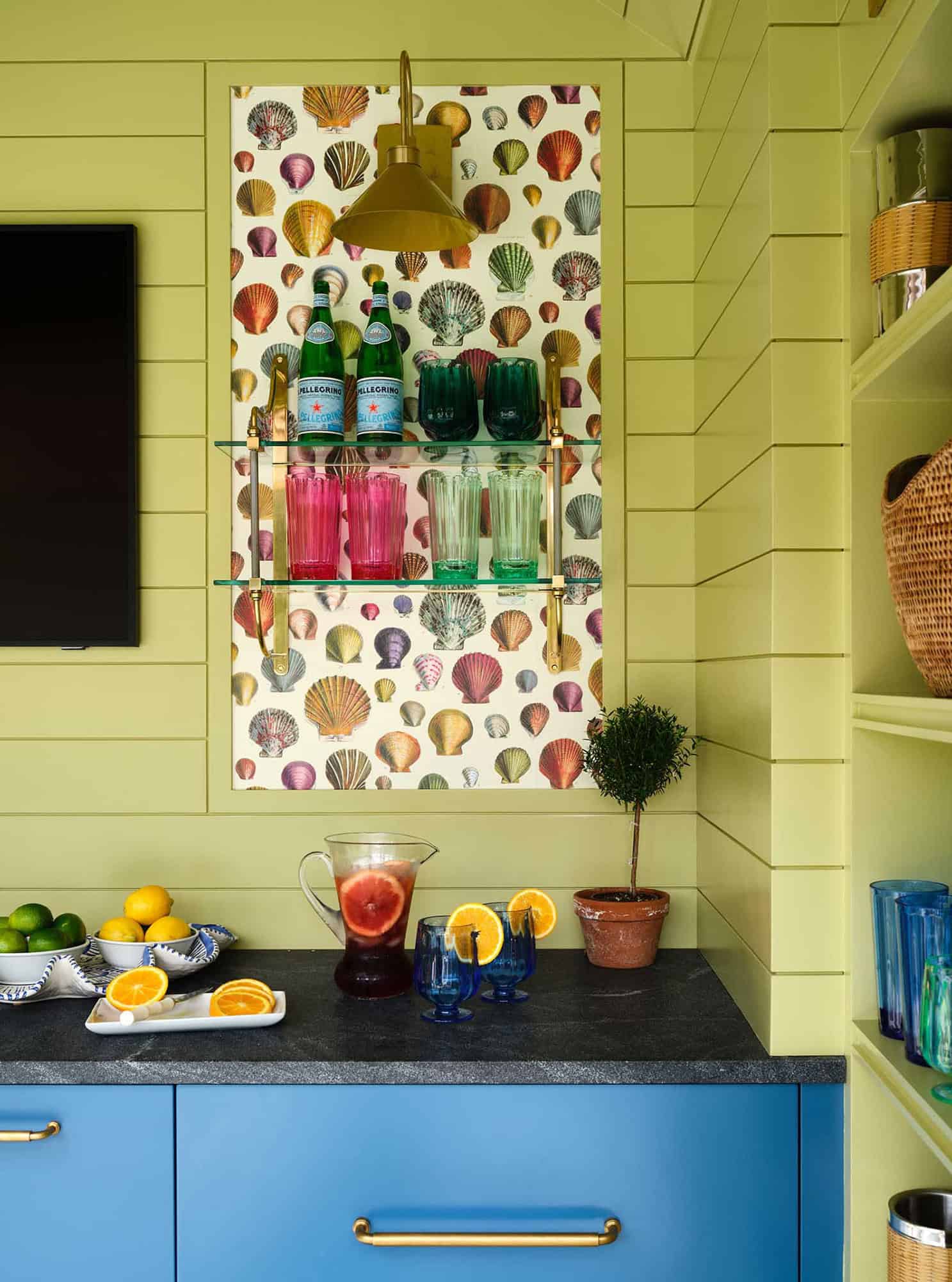 coastal-contemporary-pool-house-bar-countertop-detail