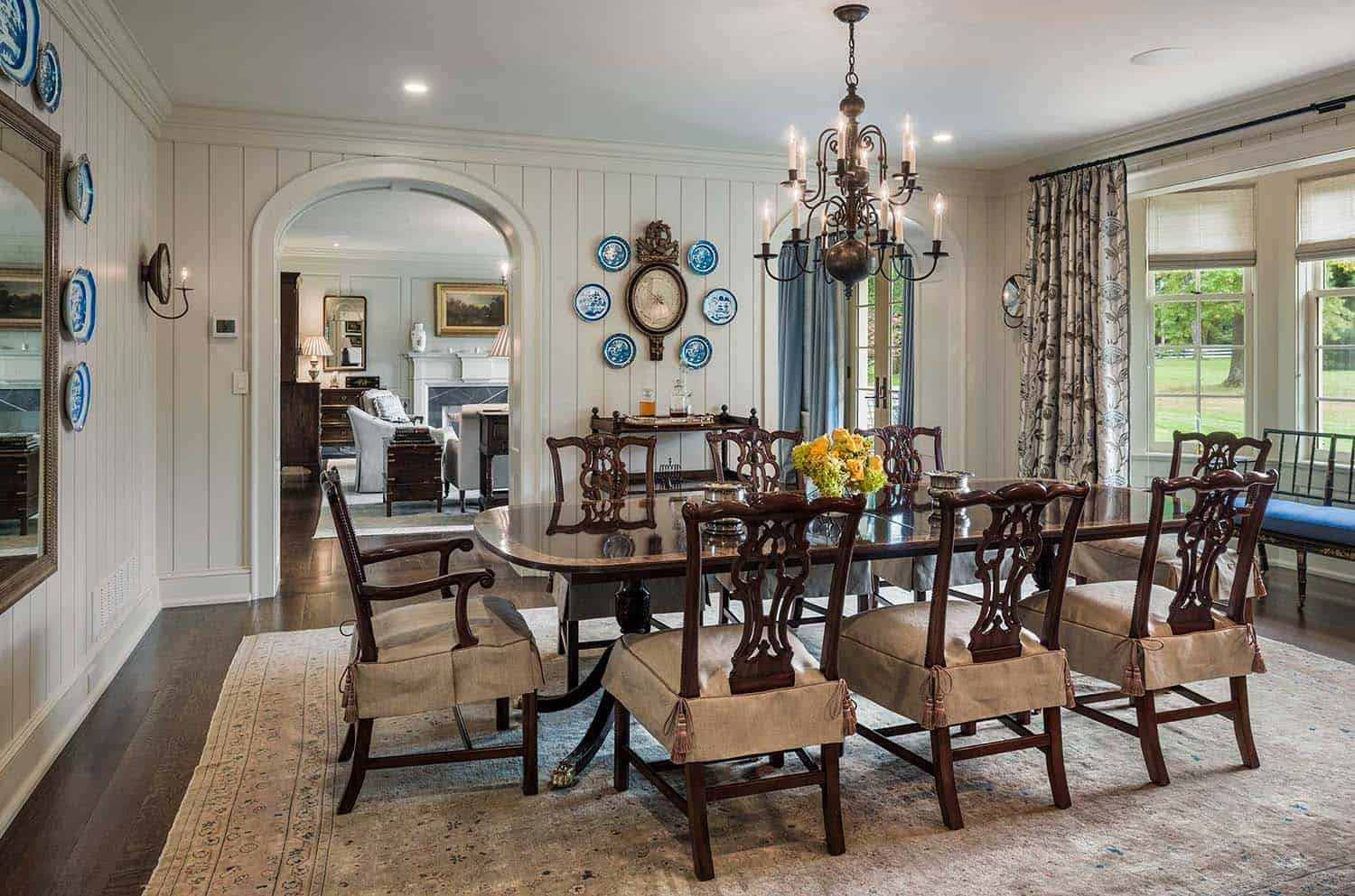 traditonal style living room