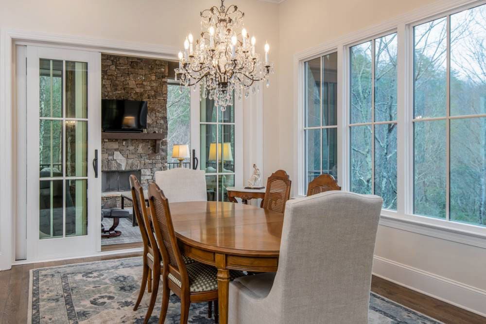 french-country-style-dining-room