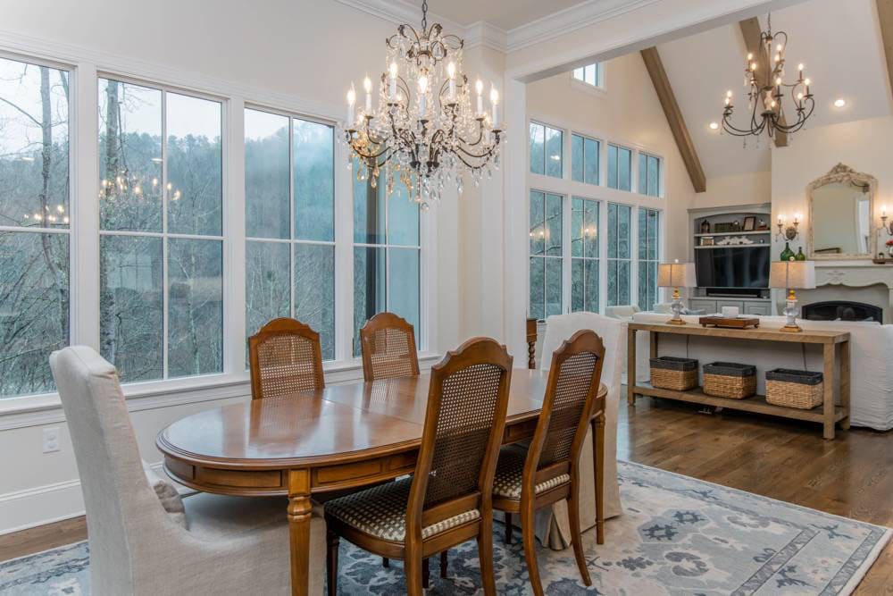 french-country-style-dining-room