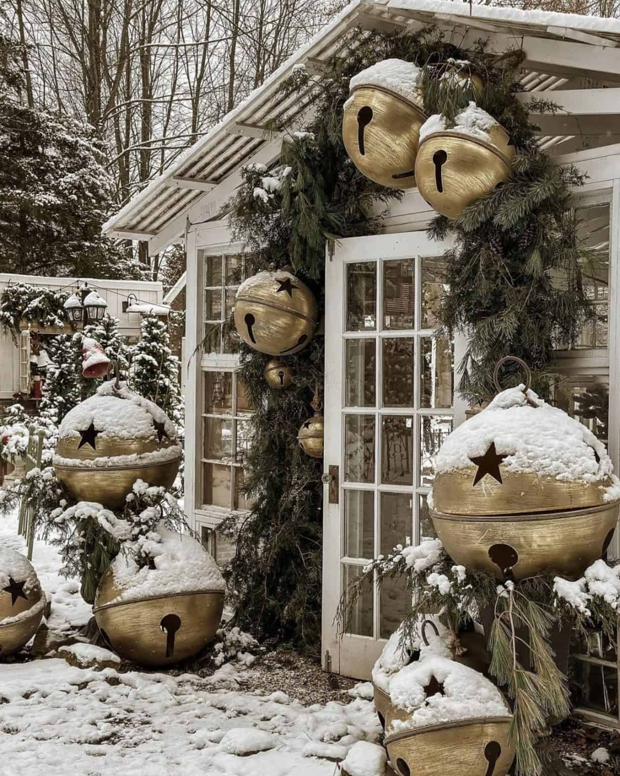 23 Dazzling Christmas Decorating Ideas to Celebrate Christmas in July
