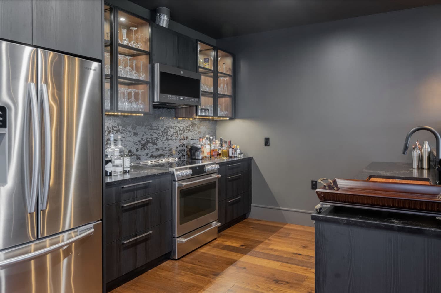 mid-century-modern-home-bar