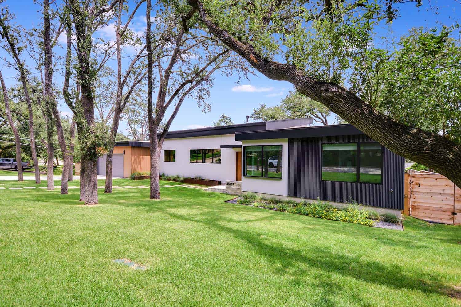 mid-century-modern-home-exterior