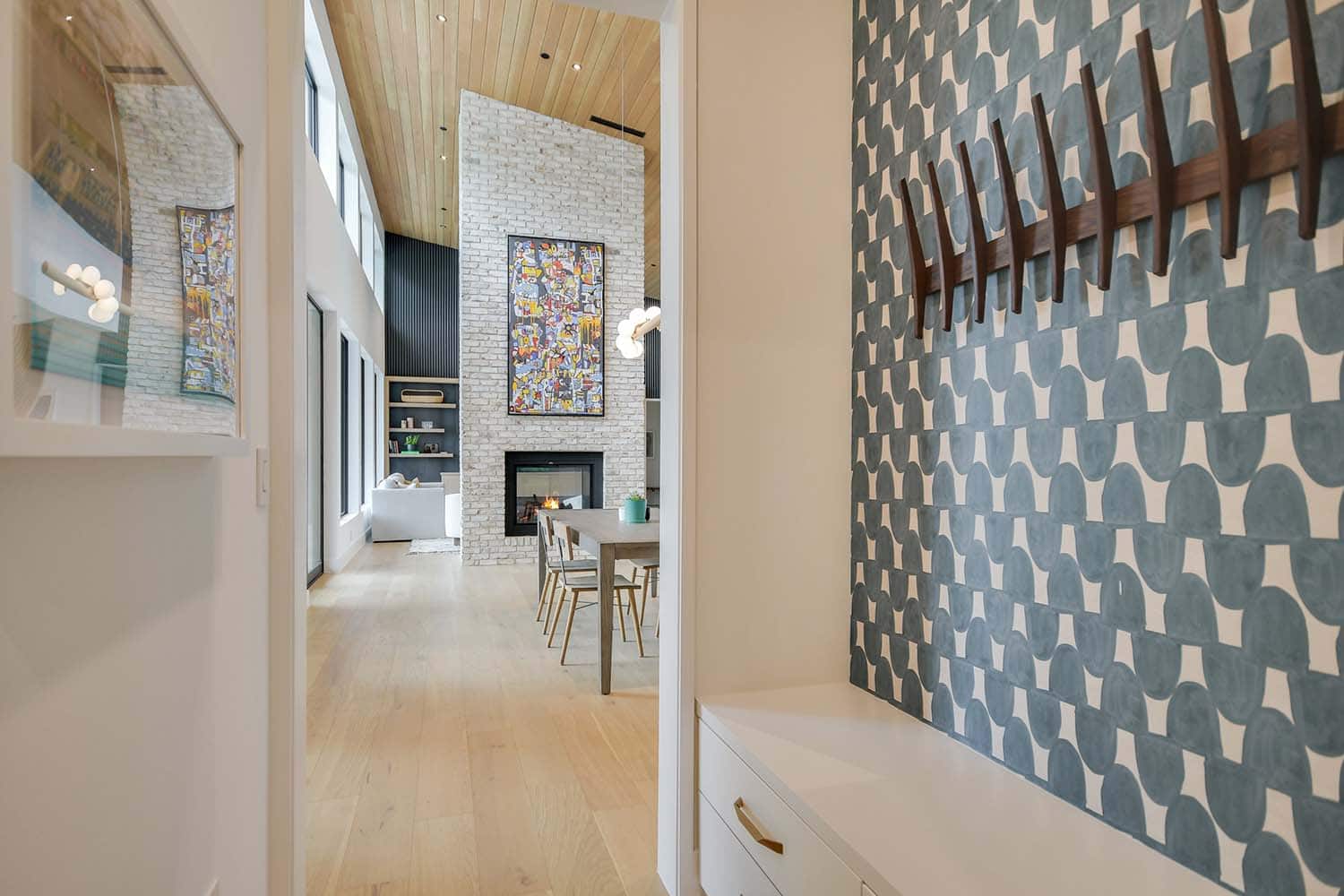 mid-century-modern-mudroom-entry