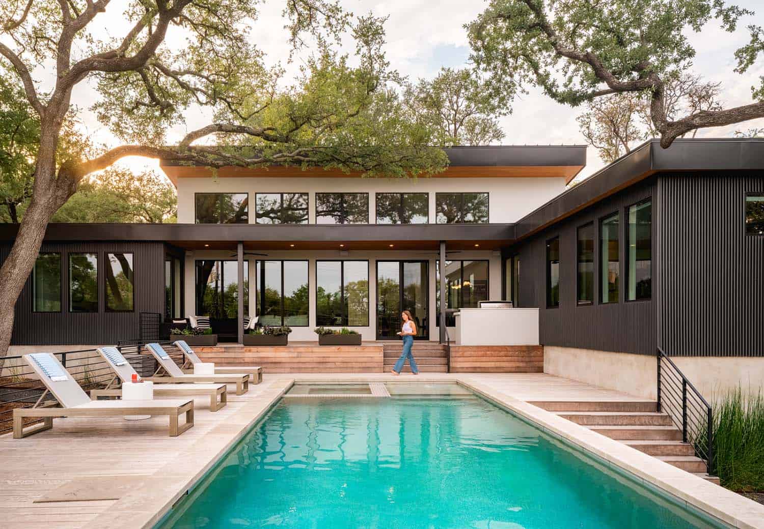 mid-century-modern-home-exterior-with-a-pool