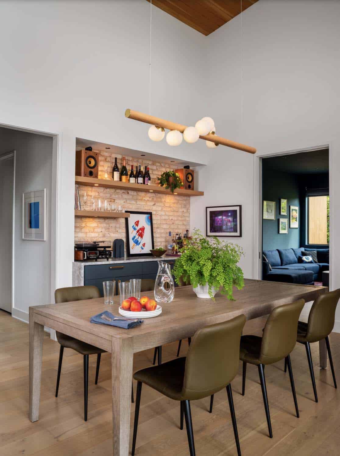 mid-century-modern-dining-room-with-a-bar