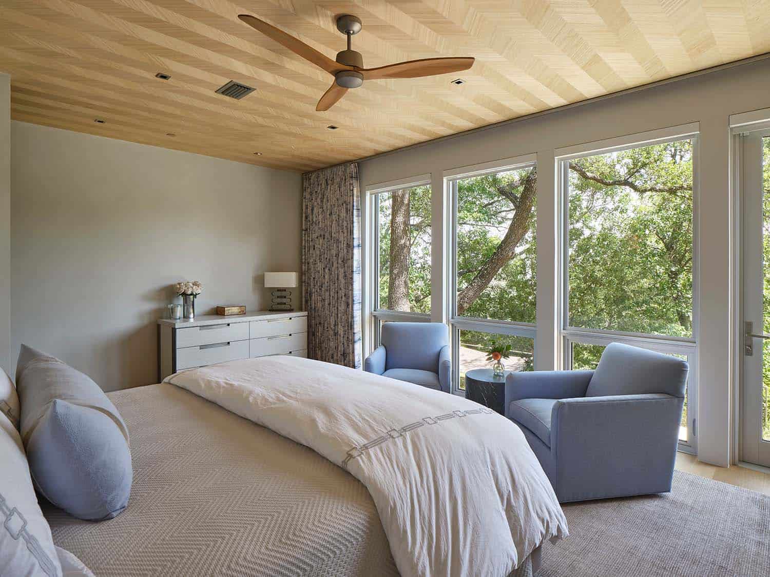 midcentury modern bedroom with sliding doors