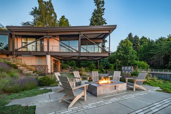 featured posts image for Stunning modern hideaway cantilevers over a bluff overlooking the Salish Sea