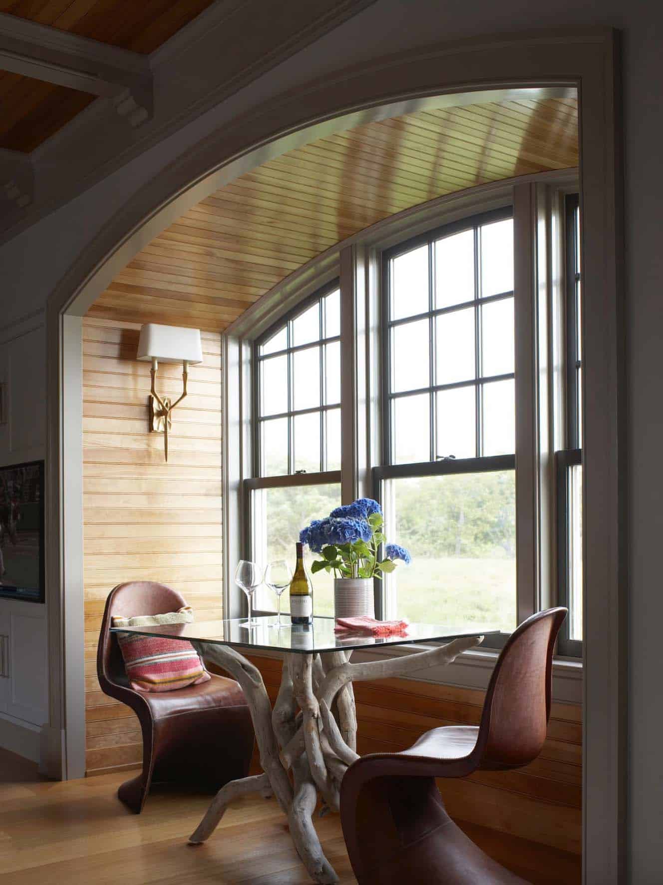 traditional style wine tasting nook