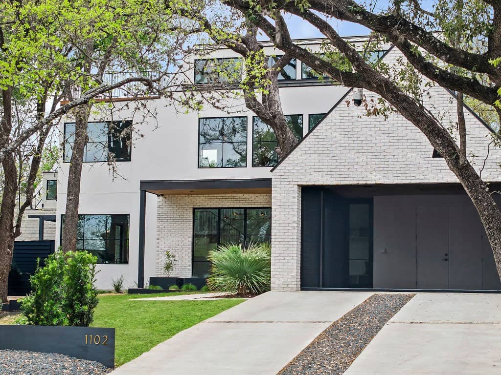transitonal-modern-house-exterior