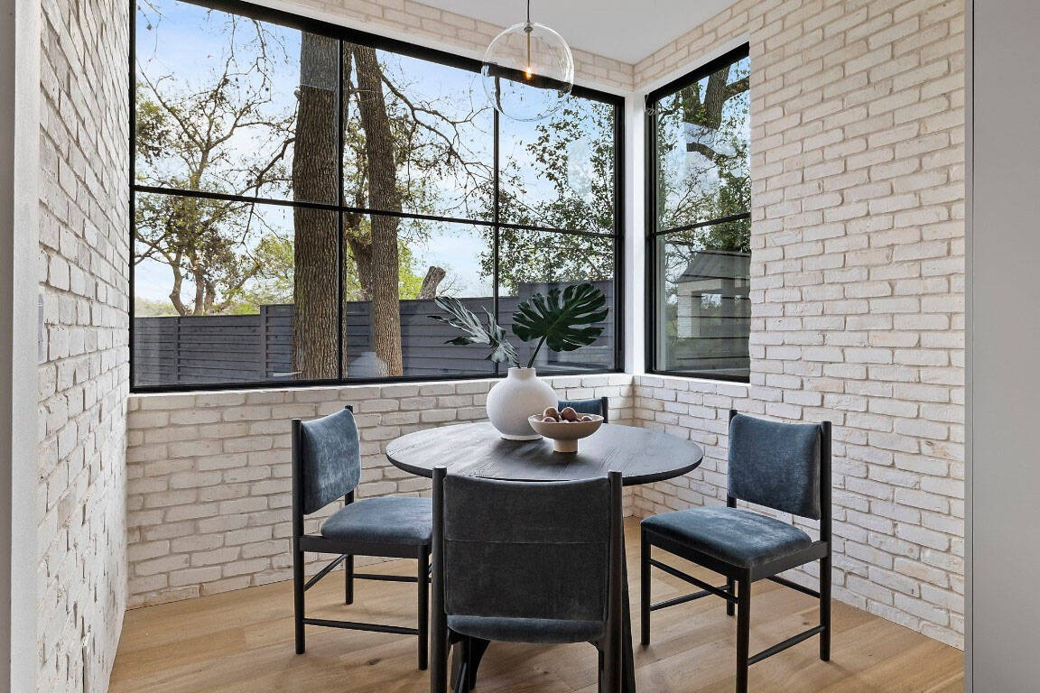transitonal-modern-breakfast-nook