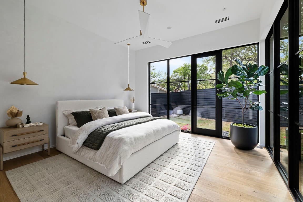 transitonal-modern-bedroom-with-sliding-glass-doors
