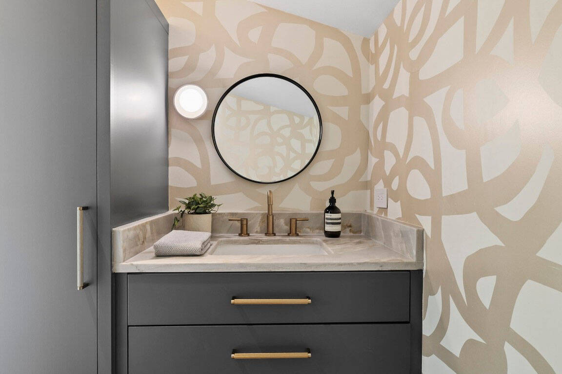 transitonal-modern-powder-room