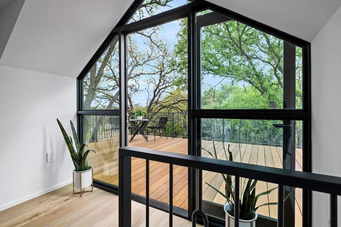 transitonal-modern-house-rooftop-deck