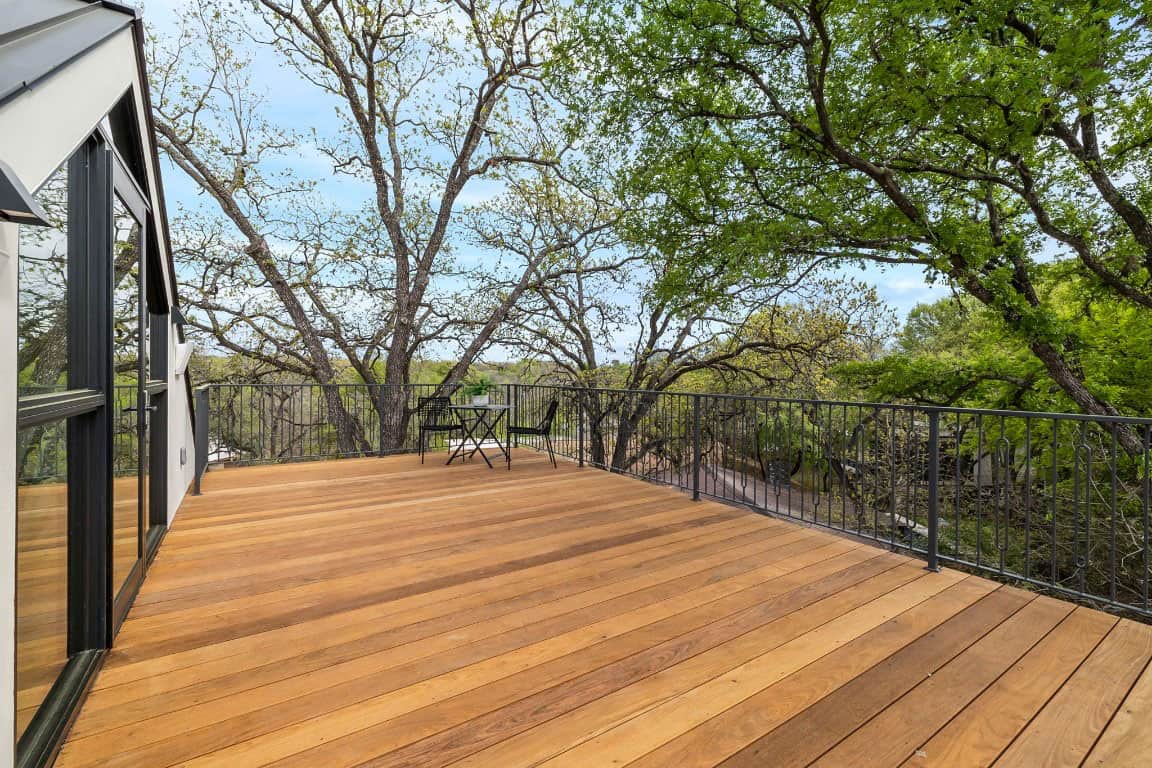transitonal-modern-house-rooftop-deck