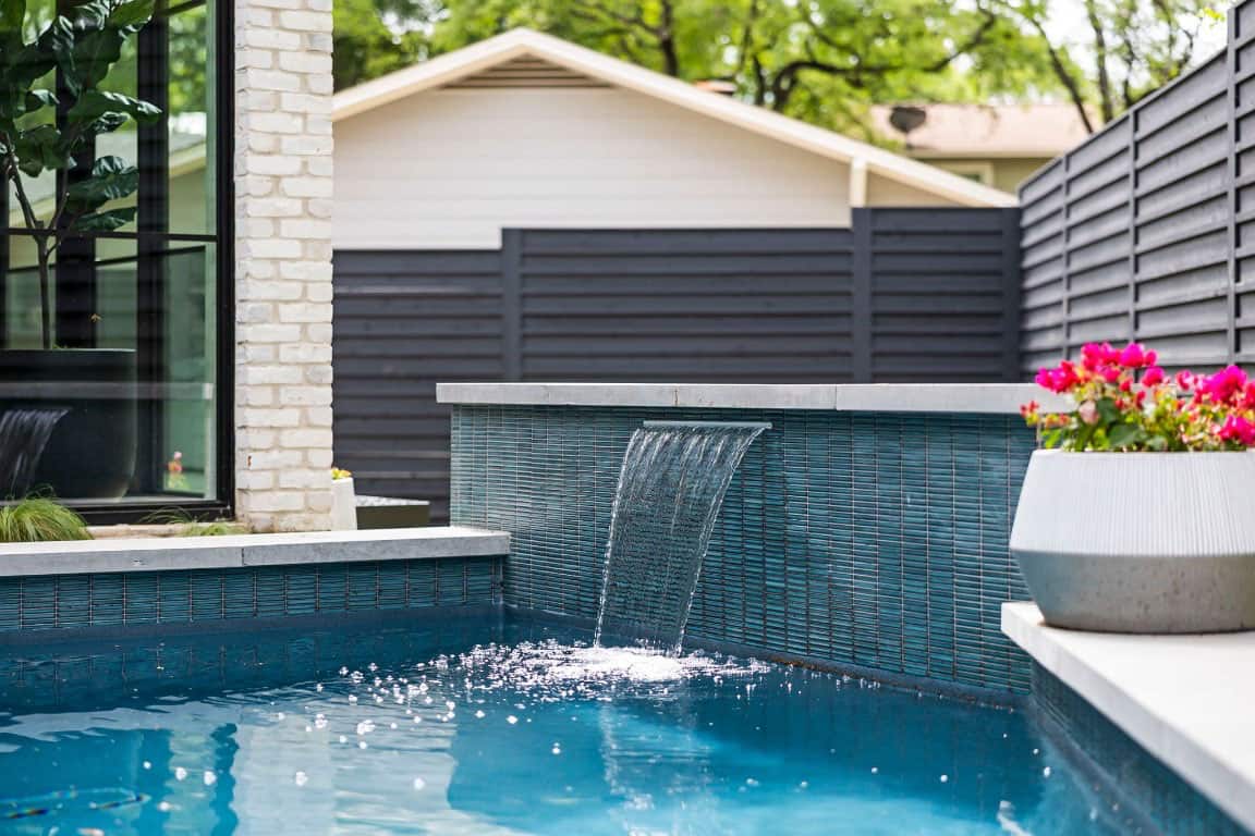transitonal-modern-house-swimming-pool