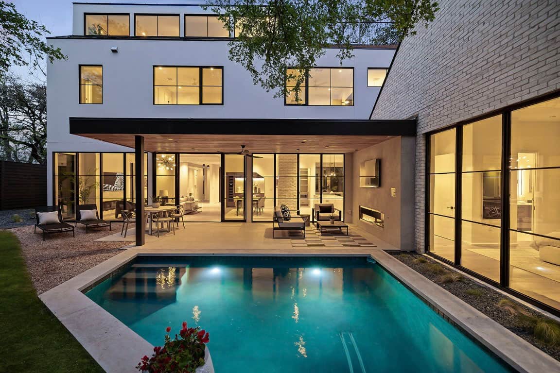 transitonal-modern-house-swimming-pool-at-dusk