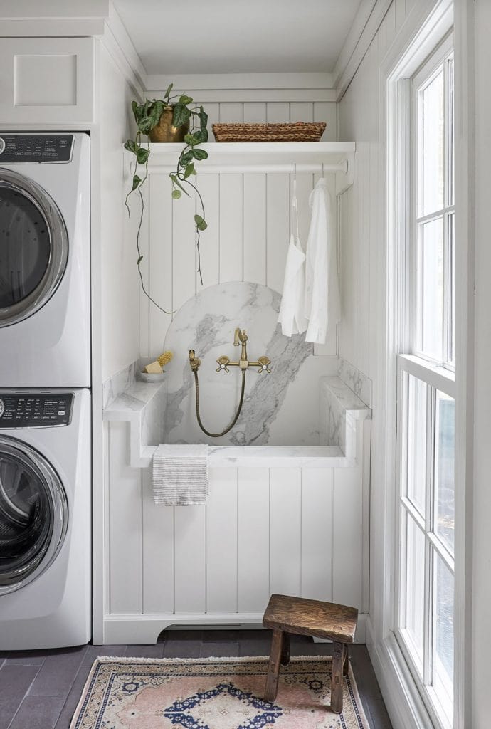 21 Amazing Ideas for Laundry Rooms with Stacked Washer Dryers
