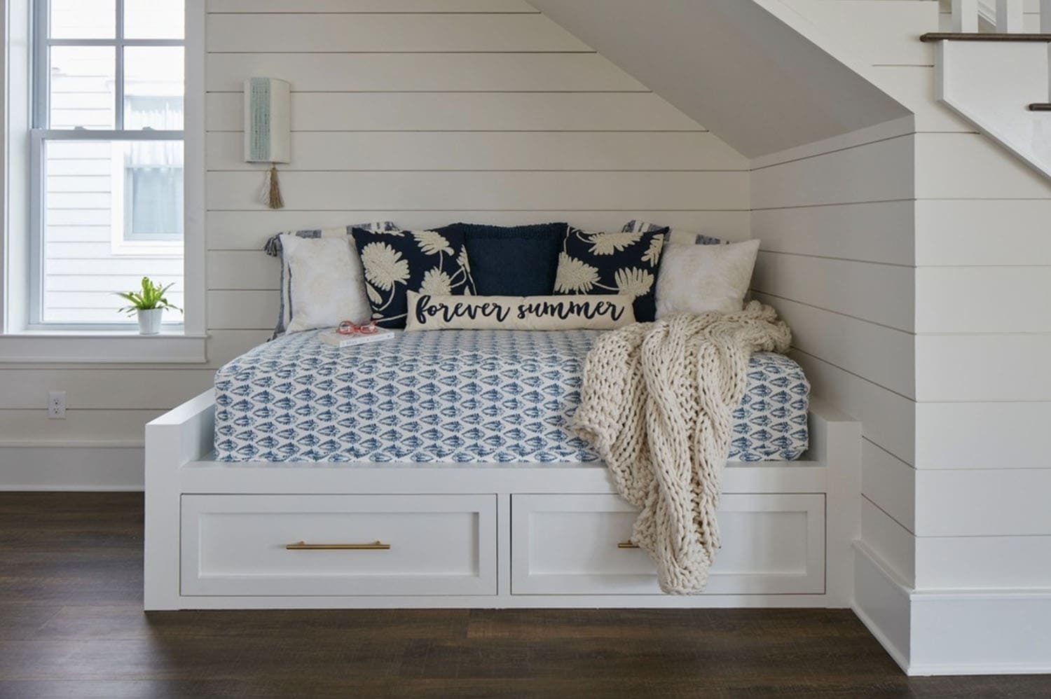 beach-style-under-stair-nook-with-a-daybed