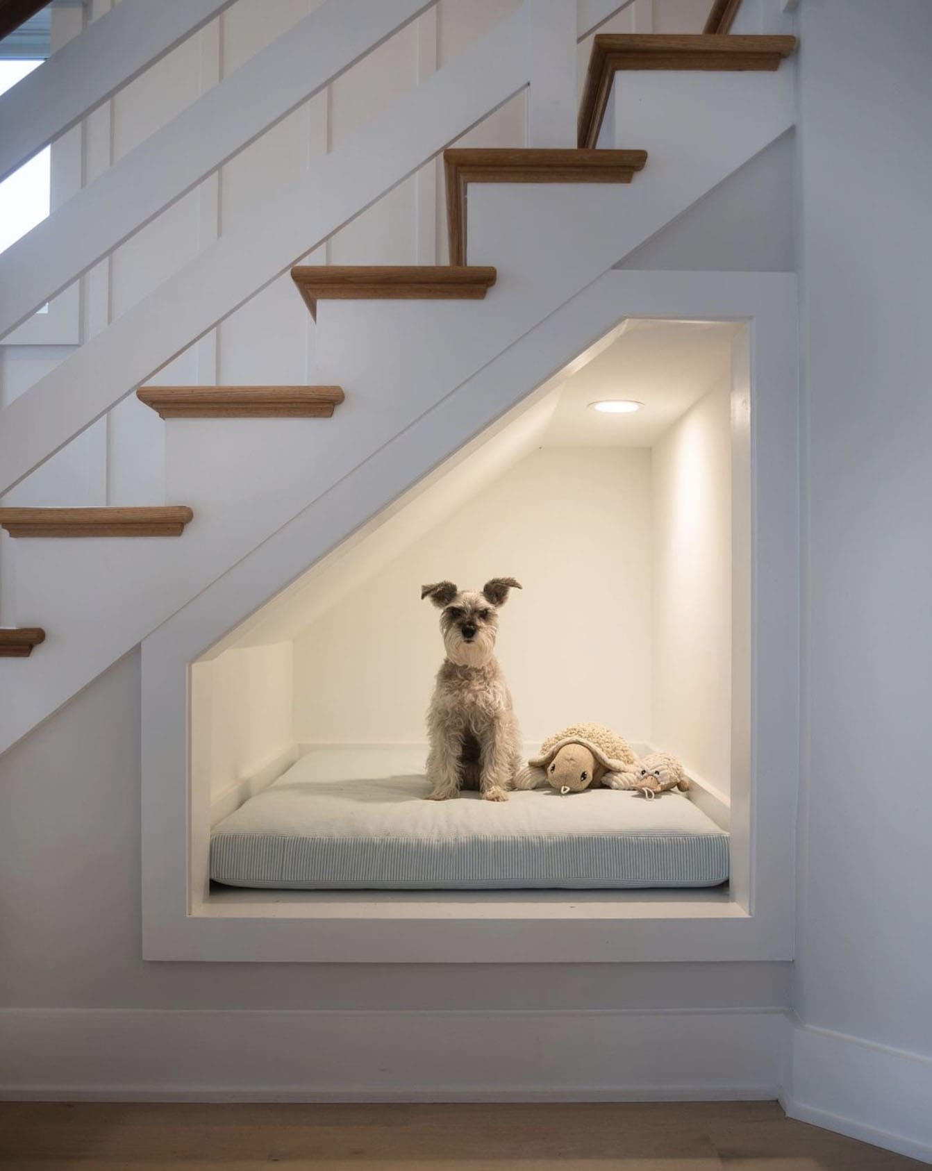 under-stairs-nook-for-a-dog-bed