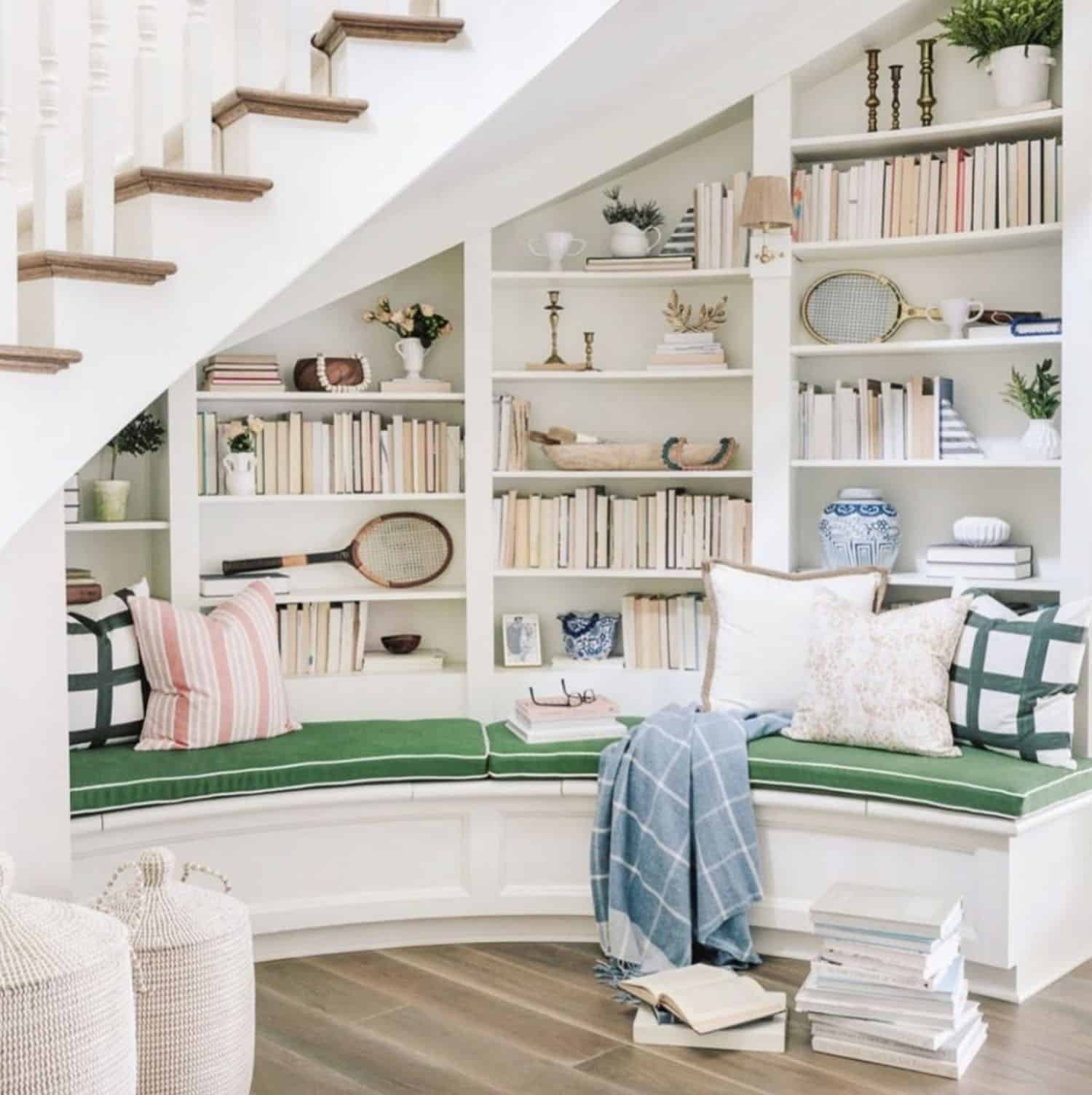 reading-nook-under-the-stairs