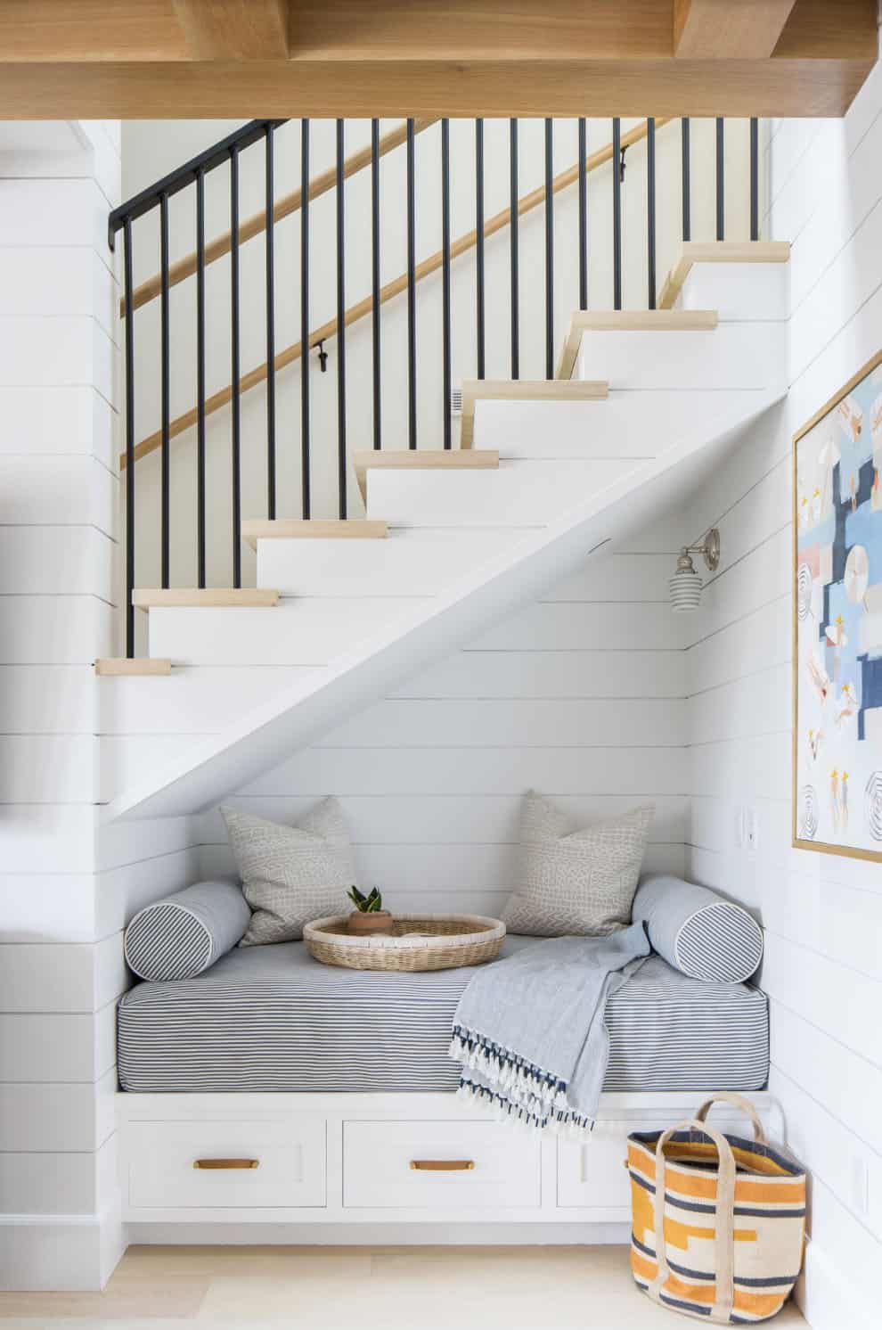 beach-style-staircase-with-a-cozy-reading-nook