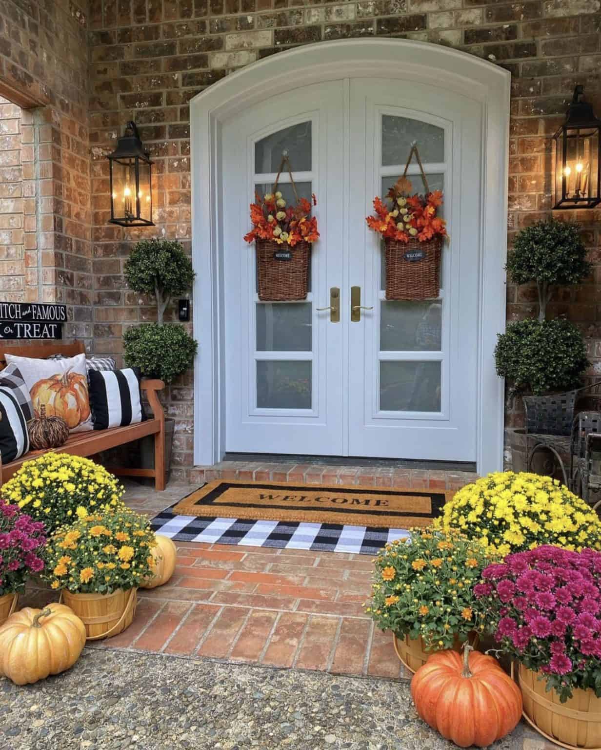 20 Cozy and Creative Fall Front Porch Ideas to Welcome the Season in Style