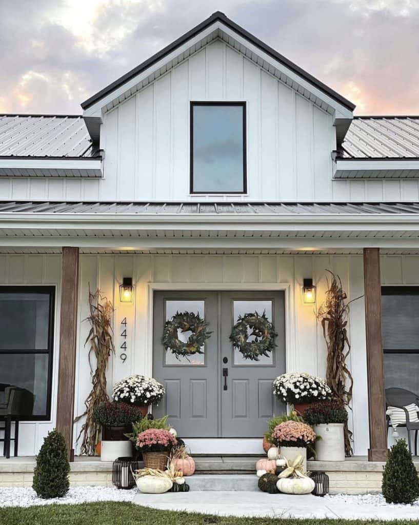 20 Cozy and Creative Fall Front Porch Ideas to Welcome the Season in Style