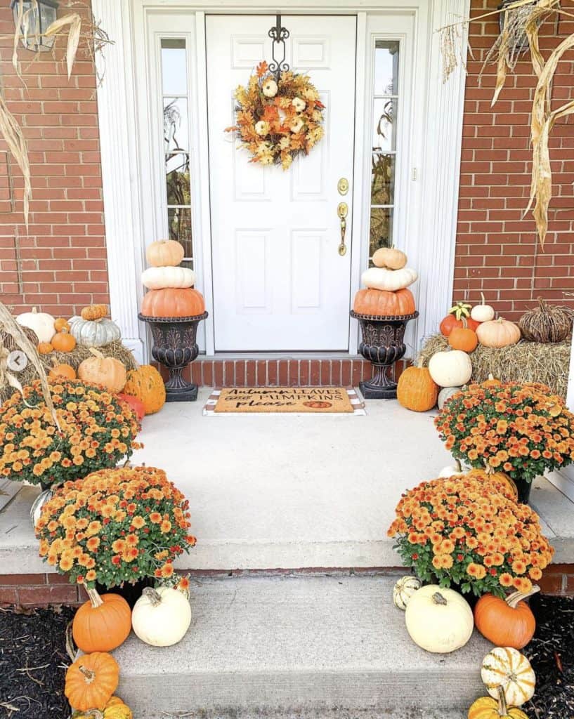 20 Cozy and Creative Fall Front Porch Ideas to Welcome the Season in Style