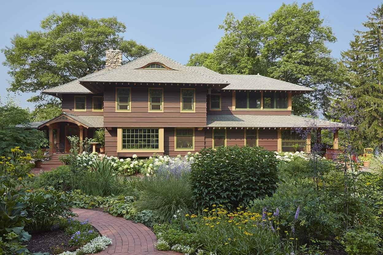 craftsman-style-lake-house-exterior