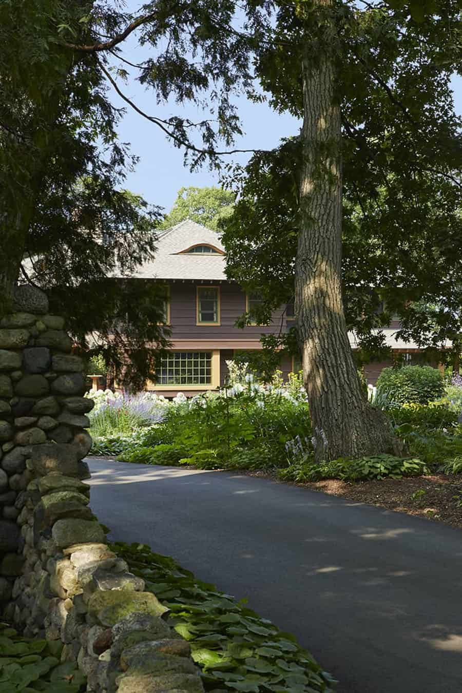 craftsman-style-lake-house-exterior