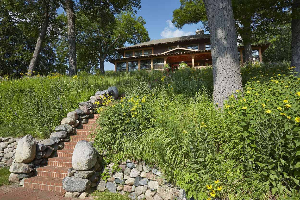 craftsman-style-lake-house-exterior