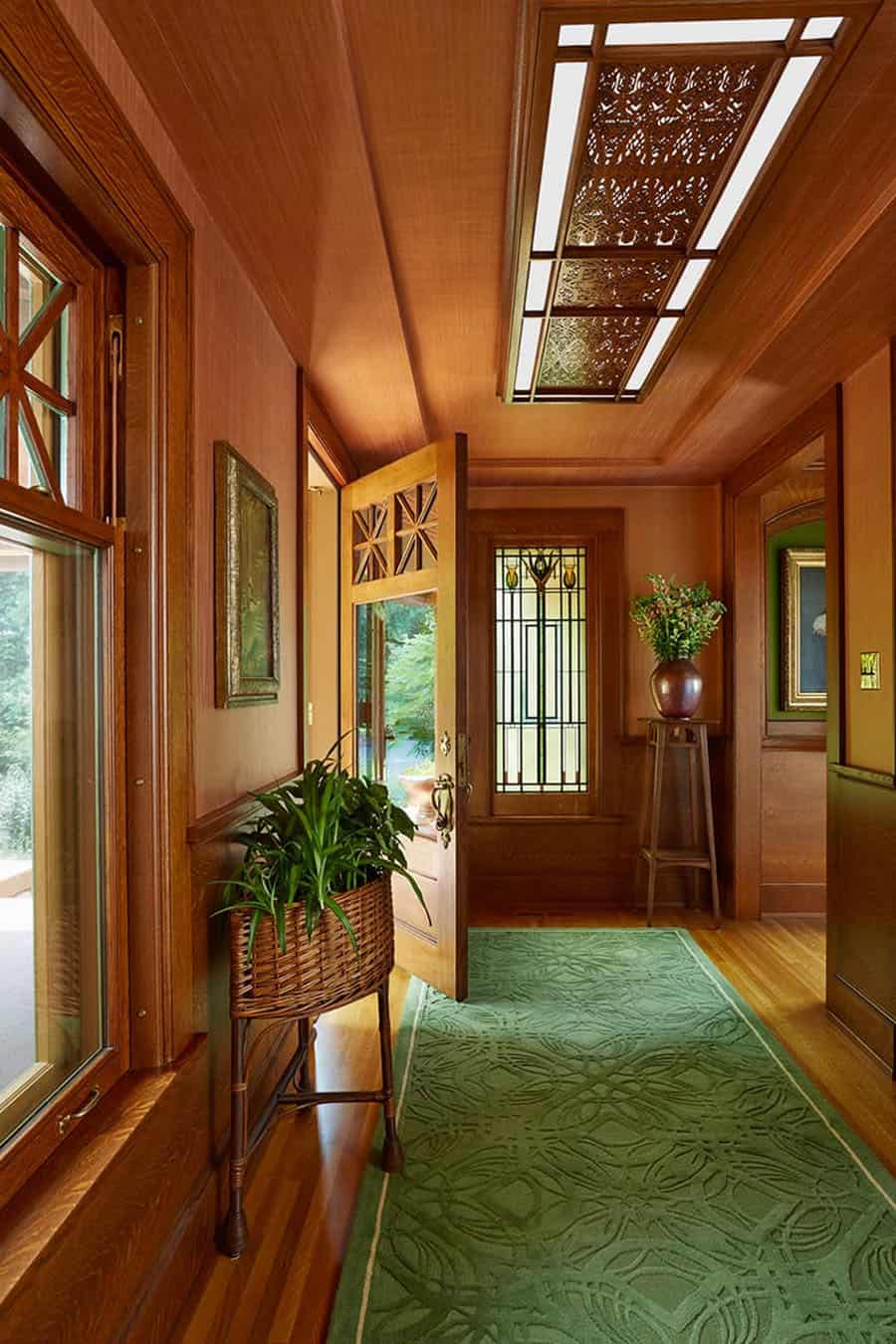 craftsman-style-lake-house-entry