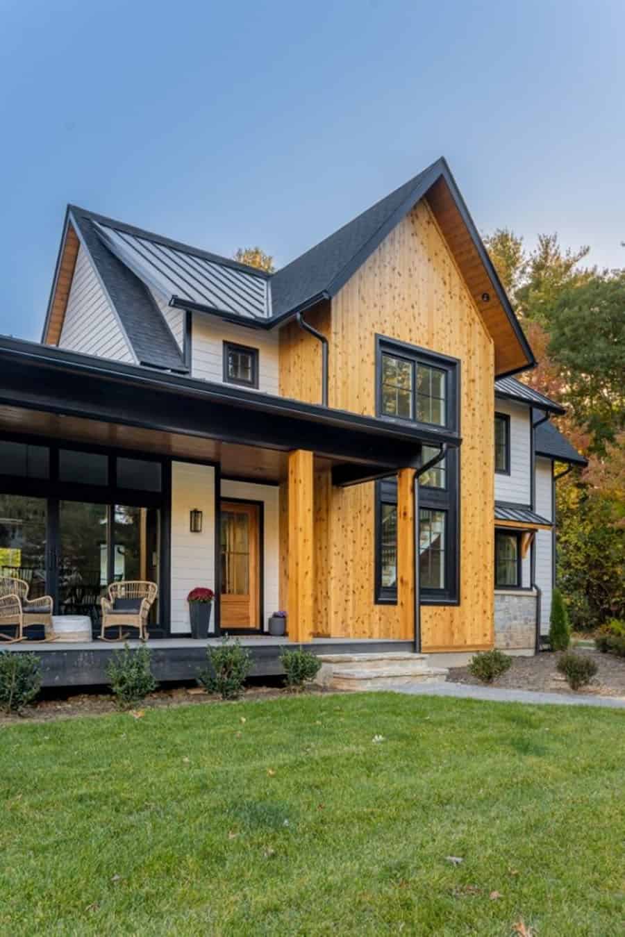 custom-modern-farmhouse-exterior