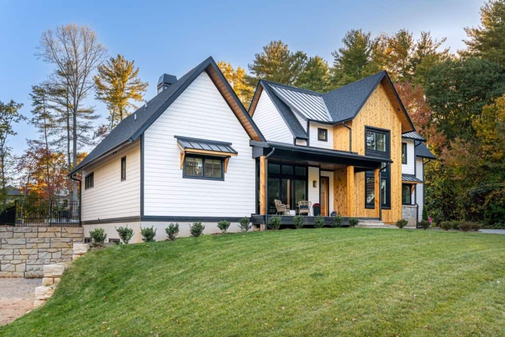 custom-modern-farmhouse-exterior