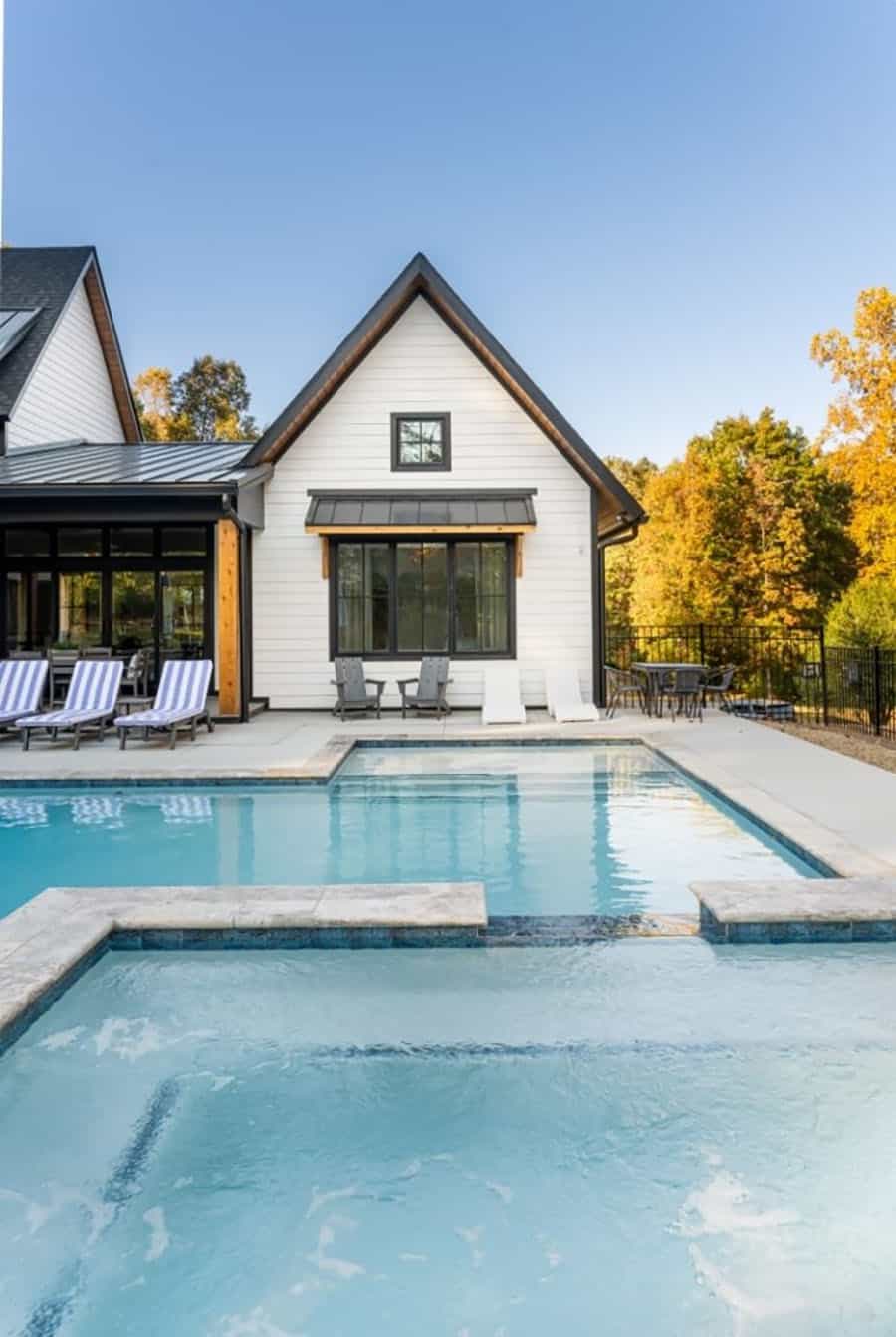 custom-modern-farmhouse-pool