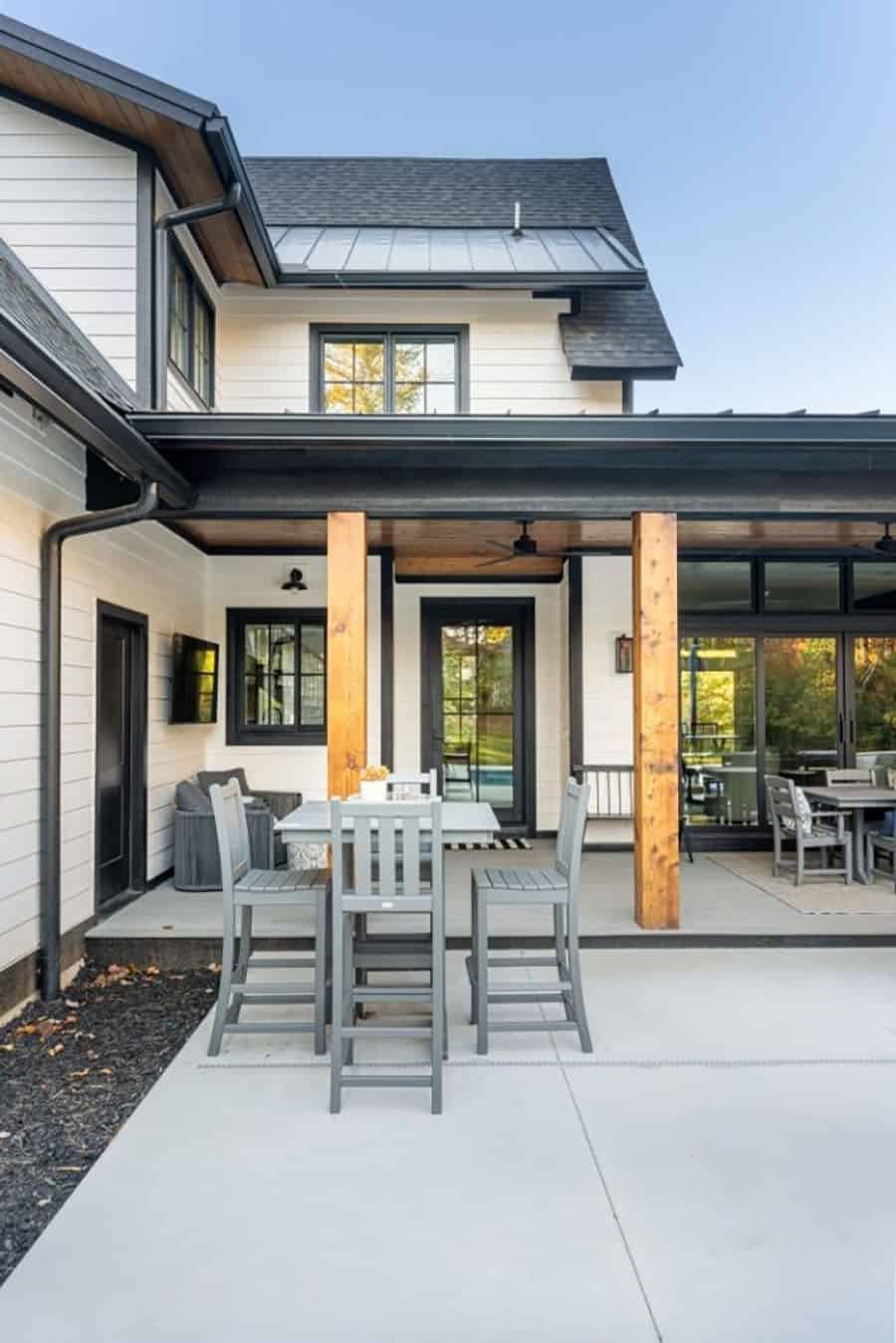 custom-modern-farmhouse-exterior