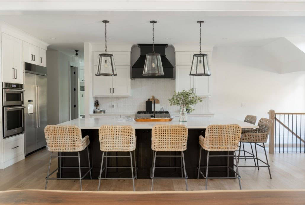 modern-farmhouse-black-and-white-kitchen