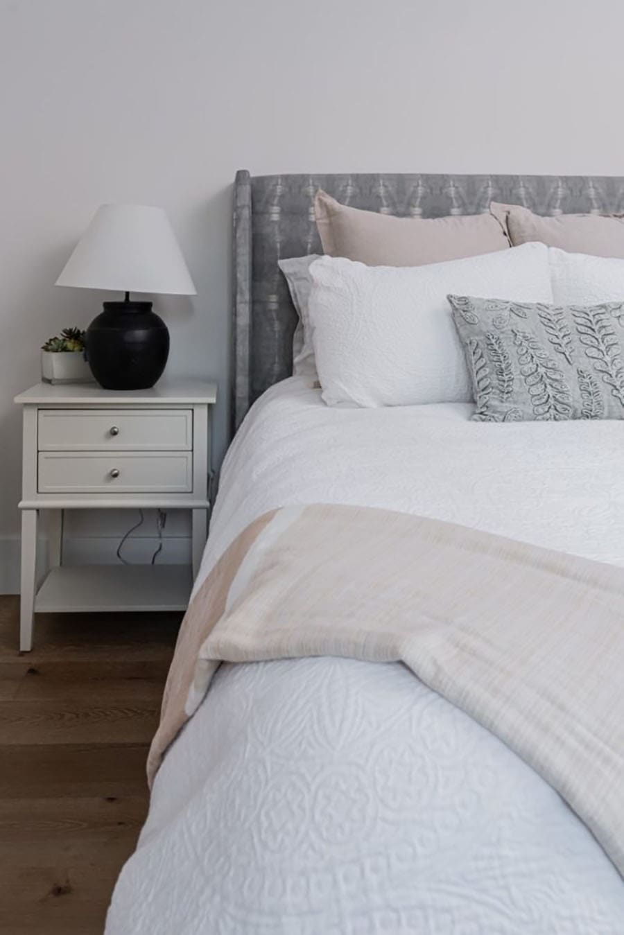 modern-farmhouse-bedroom