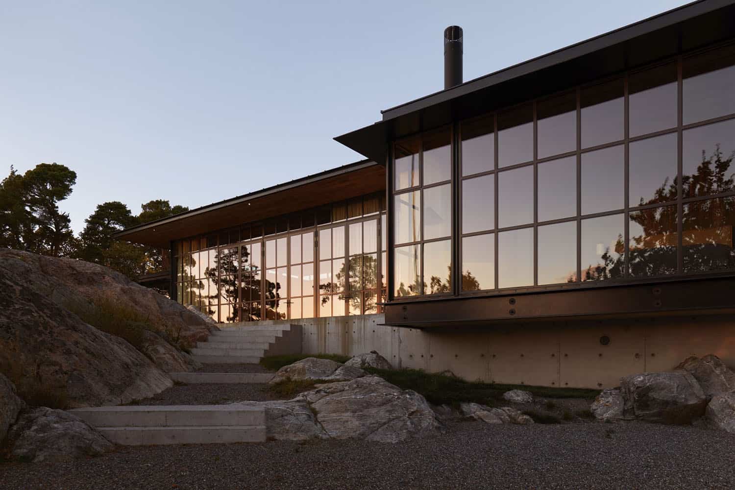 modern-beach-house-exterior