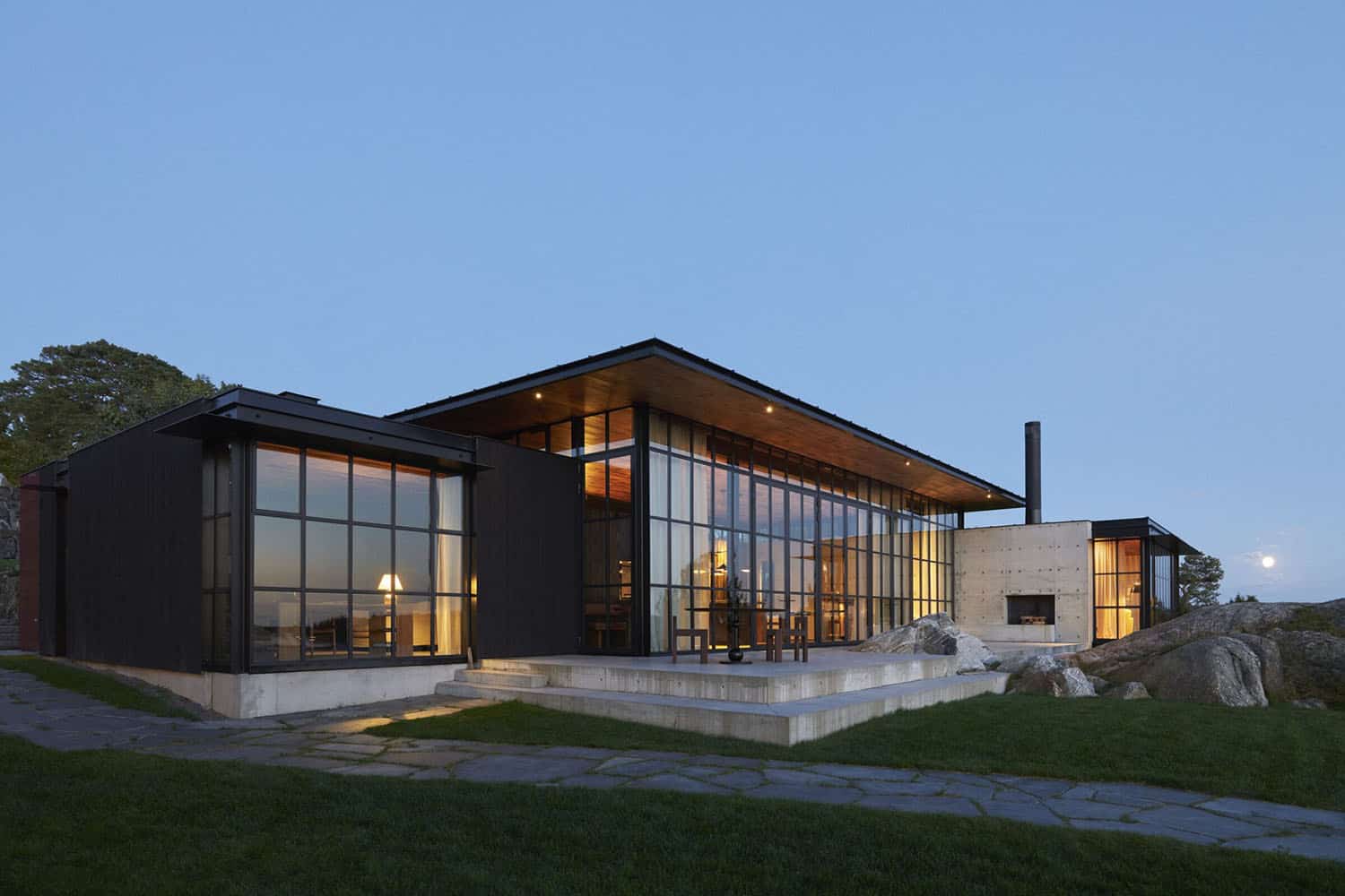 modern-beach-house-exterior