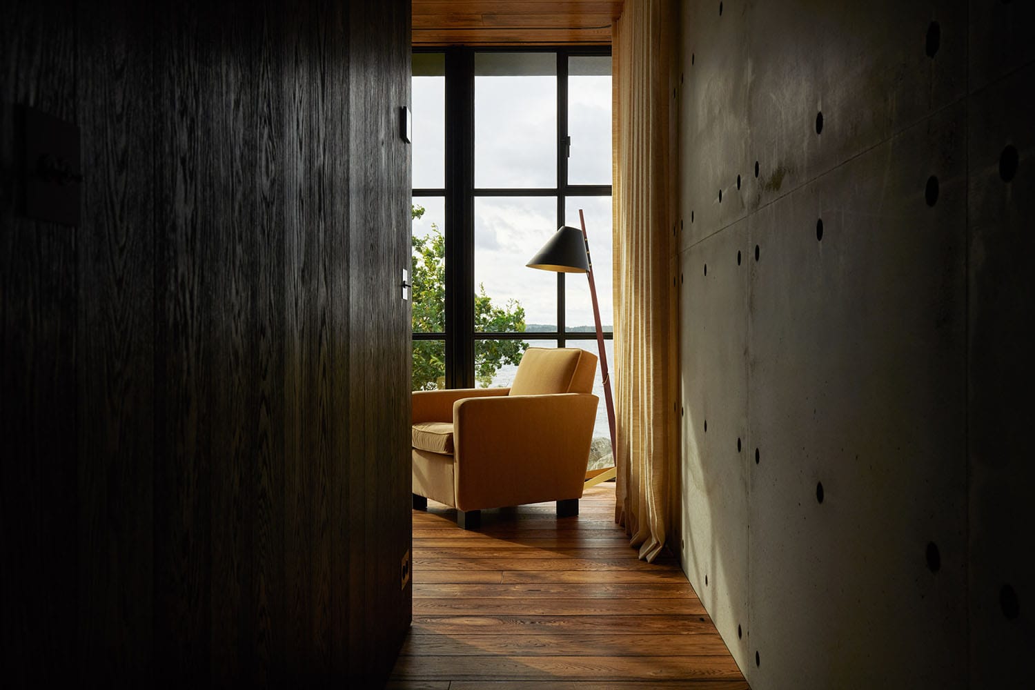 modern-bedroom-entry