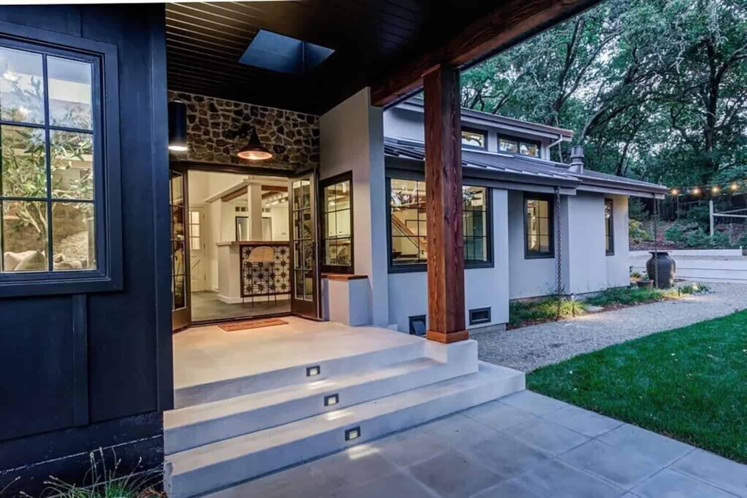 farmhouse-style-house-entry