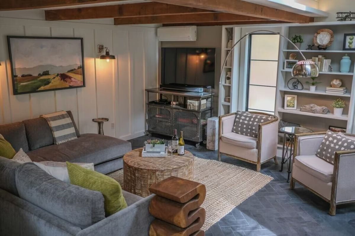farmhouse-style-living-room