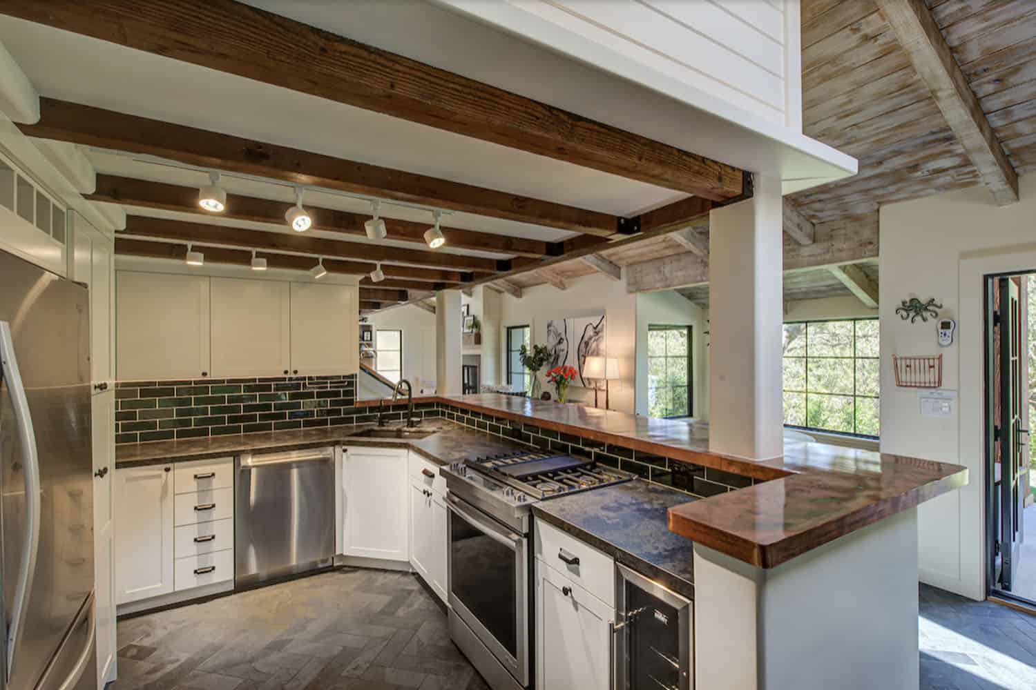 farmhouse-style-kitchen